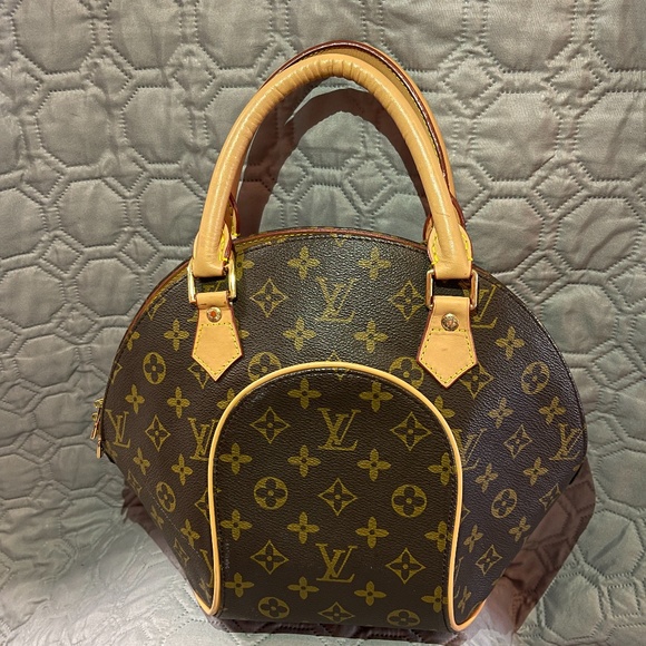 Authentic Leather Louis Vuitton Ellipse Handbag - Picture 2 of 9